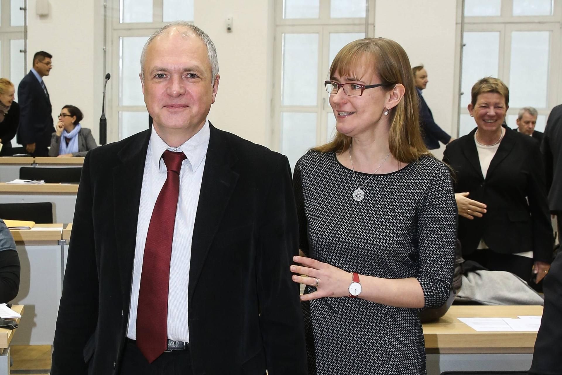 Archivbild: Eva von Angern (r.) wurde am Dienstag zur Co-Vorsitzenden neben Fraktionschef Thomas Lippmann gewählt.