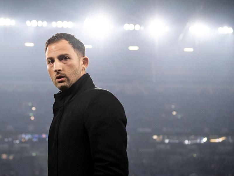 S04-Trainer Domenico Tedesco steht gegen Werder Bremen enorm unter Druck. Foto: Bernd Thissen