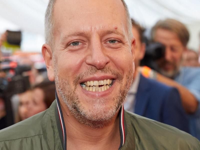 Der Musiker Lotto King Karl war gern nebenher Stadionsprecher in Hamburg. Foto: Georg Wendt