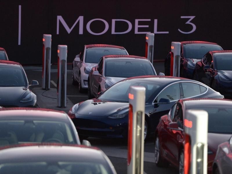 Tesla setzt große Hoffnungen auf das Model 3, hat seinen Zeitplan bislang aber massiv verfehlt. Foto: Andrej Sokolow