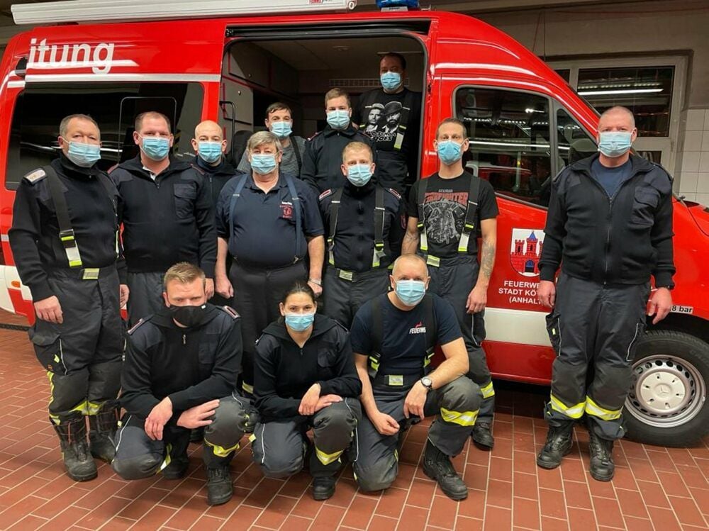 Diese 13 Kameradinnen und Kameraden hatten sich bereit erklärt, die Silvester-Neujahrs-Bereitschaft in Köthen zu übernehmen.