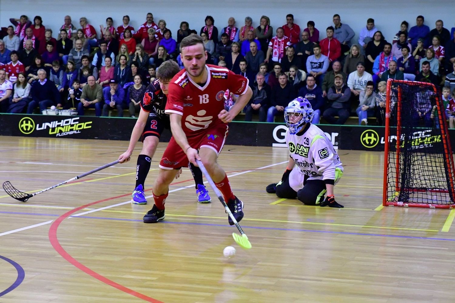 Die Kicker vom UHC Sparkasse Floorball konnten das Spiel trotz des verschenkten ersten Drittels noch für sich entscheiden.