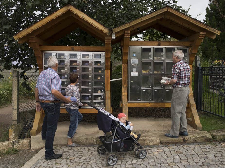 Frische Eier, Kartoffeln und mehr können die Kunden rund um die Uhr ziehen.