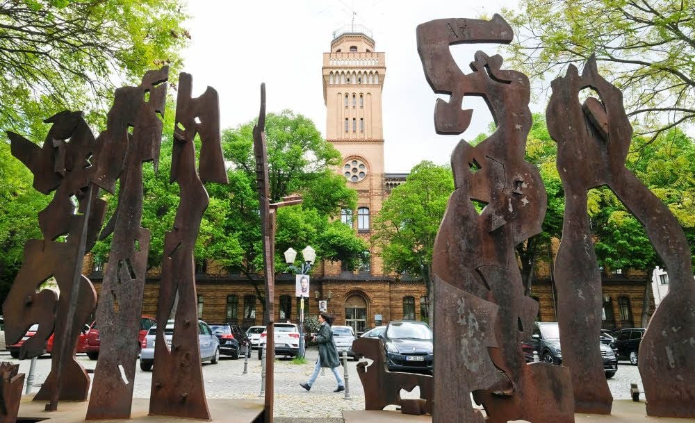 Die „alte Physik“ am Friedemann-Bach-Platz