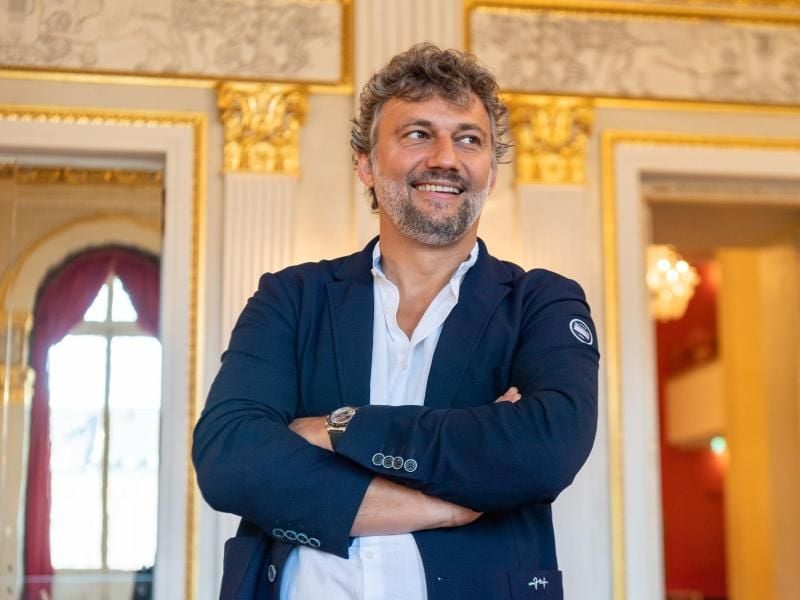 Jonas Kaufmann achtet mehr auf Auszeiten. Foto: Peter Kneffel/dpa