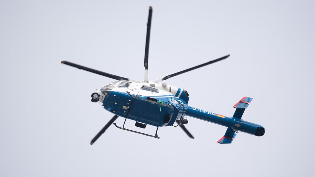 Mit einem Polizeihubschrauber konnte die Polizei einen Betrugsfall verhindern.