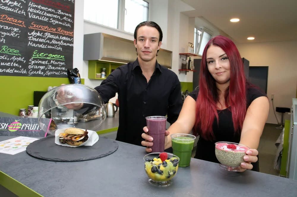 Nico und Lara Wiehart setzen in ihrem Laden vor allem auf Smoothies und gesunde Snacks.