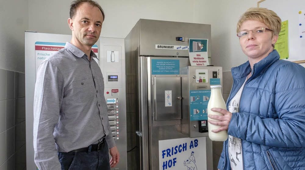 An der Milchtankstelle: der neue Chef Marko Mattner und seine Stellvertreterin Sandra Schuffenhauer