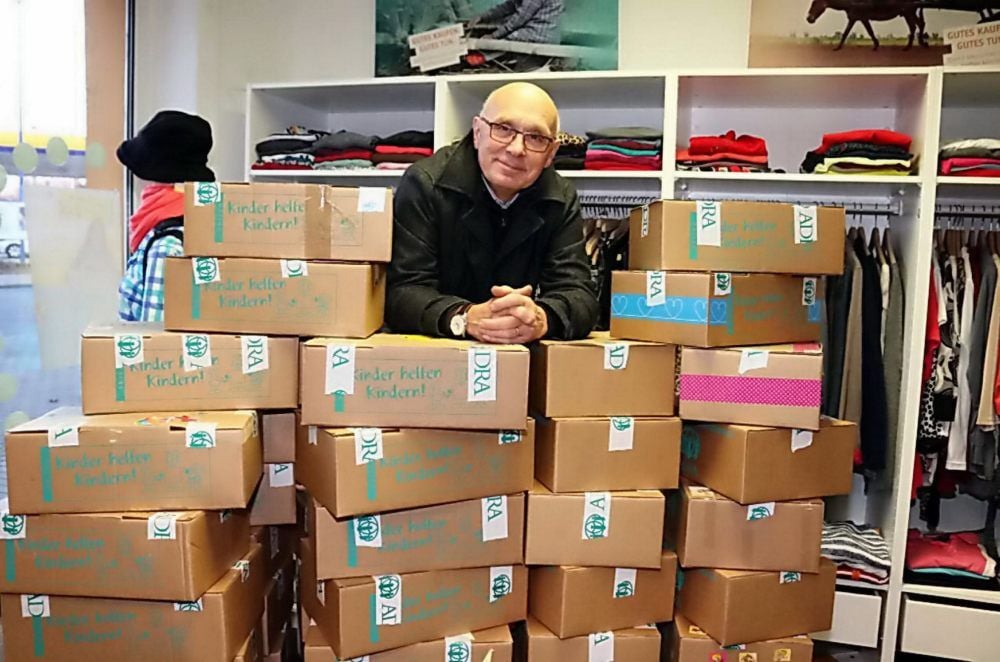 Johannes Köhler wartet wieder auf möglichst viele Päckchen, die nach Mazedonien und Albanien geschickt werden sollen.