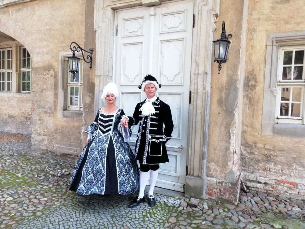 Der Verein „Rondo la kulturo“ unterstützt die Köthener Bachfesttage mit einem Hofstaat inklusive Fürst und Fürstin.