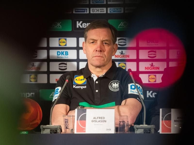 Hat endlich seine Pflichtspielpremiere als Bundestrainer in Aussicht: Alfred Gislason. Foto: Julian Stratenschulte/dpa