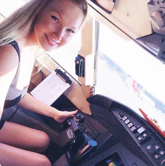 Schöne Pilotin: Michelle Gooris.