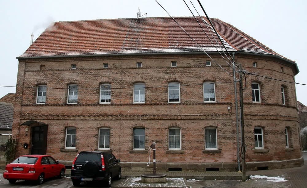 Unter anderem soll dieses Objekte an die Wohnungsgesellschaft übertragen werden: An der Schule 10 in Winkel