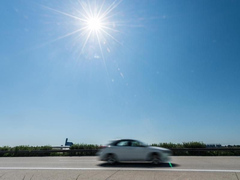 Wer eine Reise mit dem Auto plant, berechnet Fahrzeiten und Wegstrecke heutzutage oft mit digitalen Routenplanern. Doch dabei drohen Abofallen. Foto: Armin Weigel