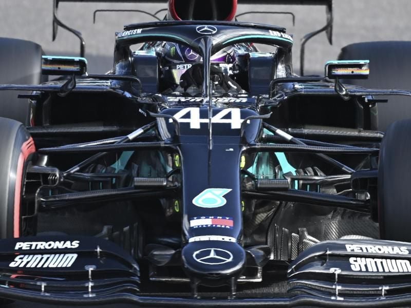 Lewis Hamilton kann mit einem Sieg beim Grand Prix der Eifel nach Karrieresiegen mit Rekordhalter Michael Schumacher gleichziehen. Foto: Ina Fassbender/Pool AFP/AP/dpa