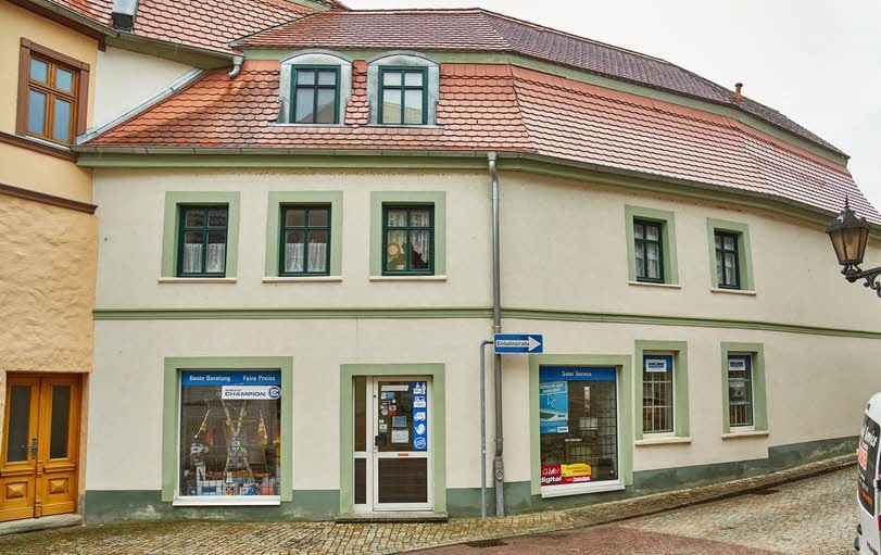 Das Elektronik-Geschäft von Raik Holewa befindet sich in Alsleben direkt hinter dem Saaltor.