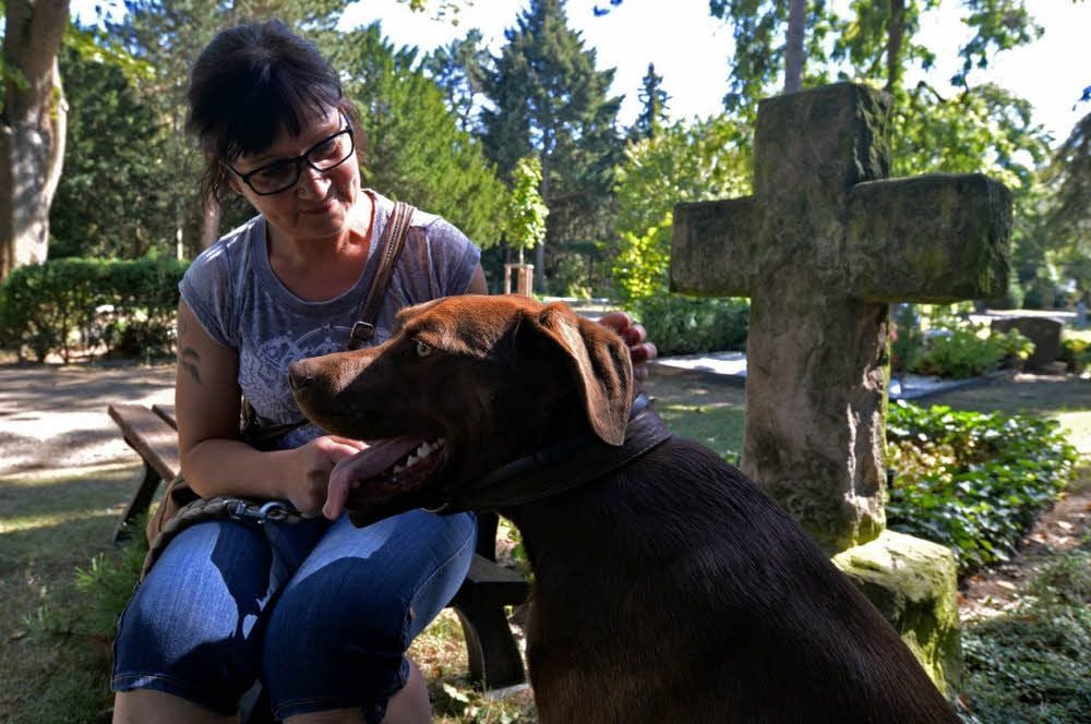 Ellen Zastrow-Hoff aus Aschersleben kann sich eine Mensch-Tier-Beerdigung auf dem örtlichen Friedhof gut vorstellen.