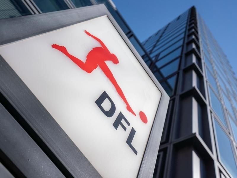 Die 36 Profi-Clubs der DFL beraten bei der außerordentlichen Mitgliederversammlung per Videokonferenz über einheitliche Maßnahmen. Foto: Frank Rumpenhorst/dpa