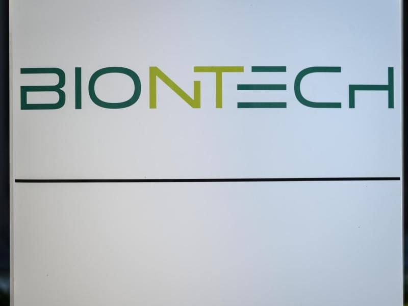 Das Logo des Biotechnologie-Unternehmens „BioNTech”. Foto: Andreas Arnold/dpa