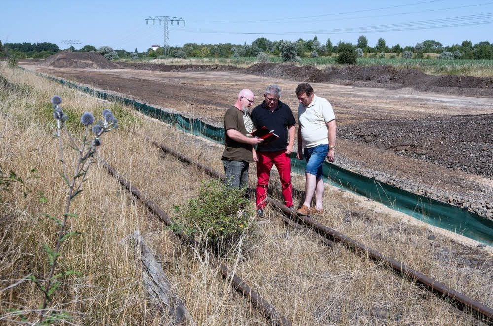 Marco Stein, Uwe Zwerenz und Harald Leuschner fürchten den Lärm, dem sie durch die L 178n in Zukunft womöglich schutzlos ausgesetzt sind.