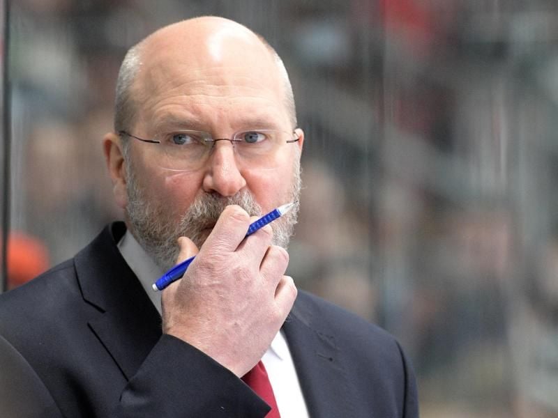 Leistete siche eine Verfehlung: EHC-Coach Don Jackson. Foto: Stefan Puchner