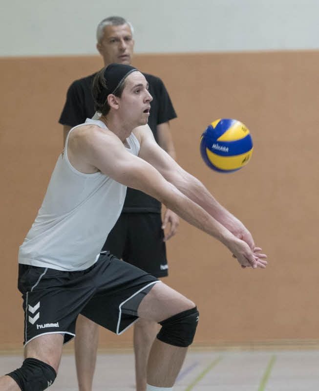 Robert Wojcik (vorn) bei einer Trainingseinheit gemeinsam mit Cheftrainer Mirca Dudas