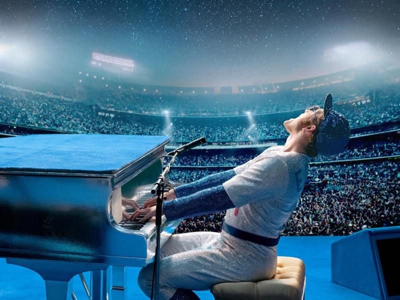 In „Rocketman” spielt Taron Egerton den Superstar Elton John, der mit 350 Millionen verkauften Tonträgern längst zu den erfolgreichsten Musikern der Welt gehört. Foto: David Appleby/Paramount Germany