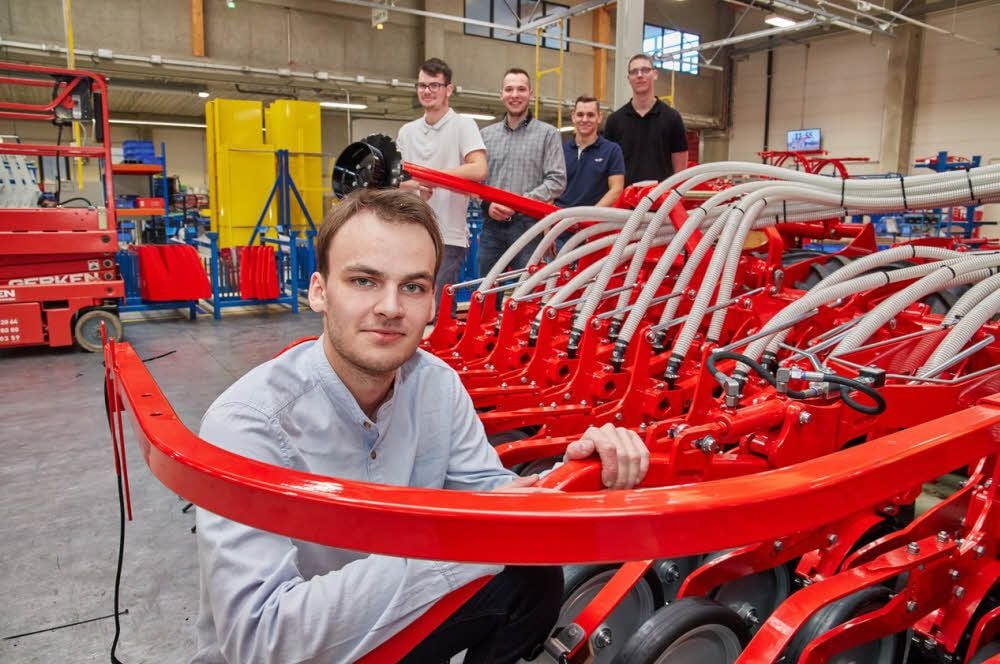 Tom Schulze (v. li.), Fabian Huckenbeck, Pascal Raschke, Gianluca Schmidt und Eric Radelhof haben bei Pöttinger einen Job bekommen.