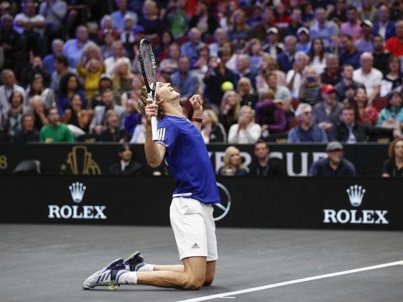 Alexander Zverev vom Team Europa jubelt über den Sieg gegen John Isner vom Team Welt. Foto: Kamil Kraczynski/AP