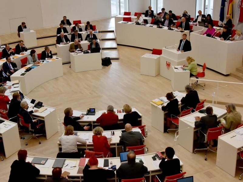 Auch Abgeordnete und Selbstständige sollen Rentenbeiträge zahlen, fordern die Grünen. Foto: Bernd Settnik/Archiv