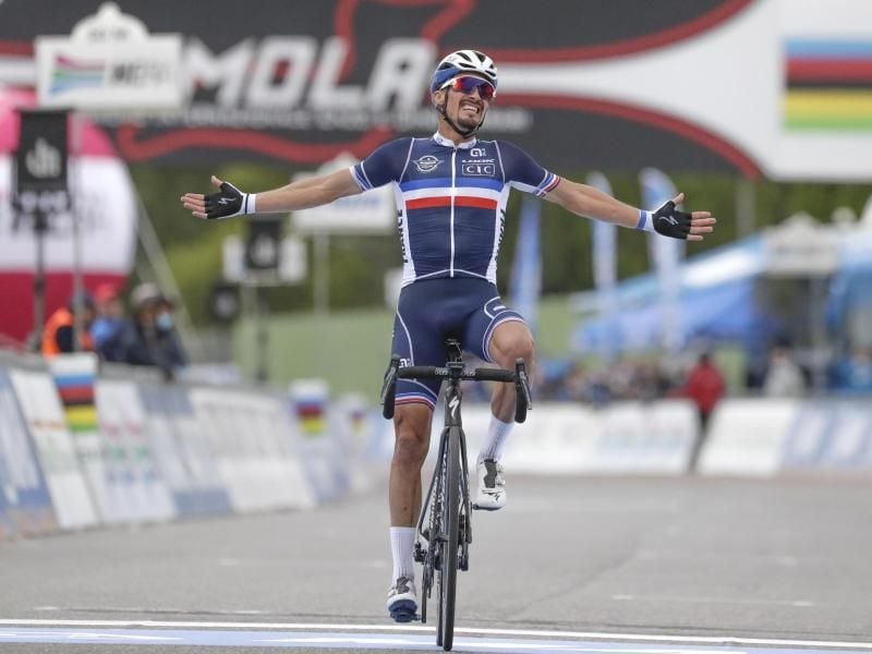 Der Franzose Julian Alaphilippe wurde auf dem schwierigen WM-Kurs Weltmeister. Foto: Andrew Medichini/AP/dpa