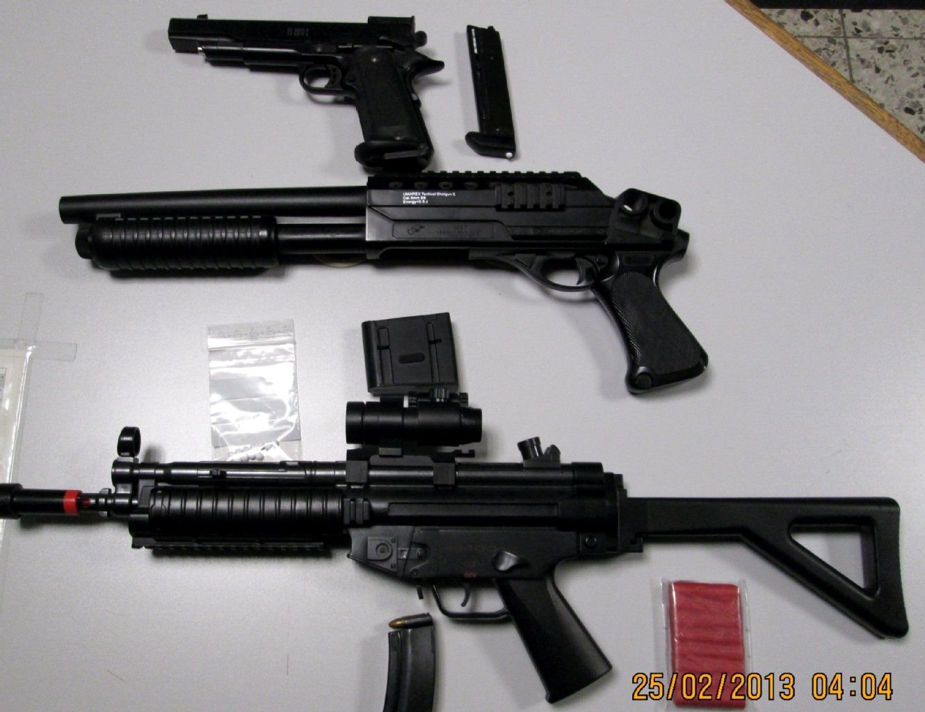 Softair-Waffen sehen echten Waffen täuschend ähnlich.