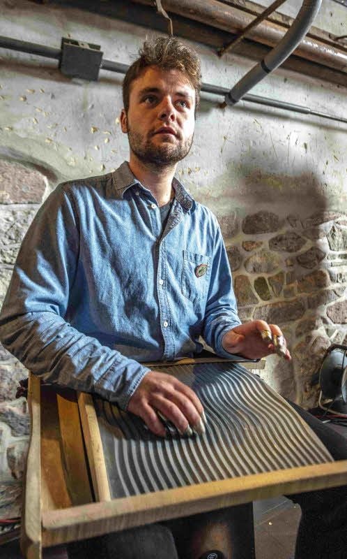 Nicht wegzudenken: Waschbretter, umfunktioniert zu Rhythmusinstrumenten.