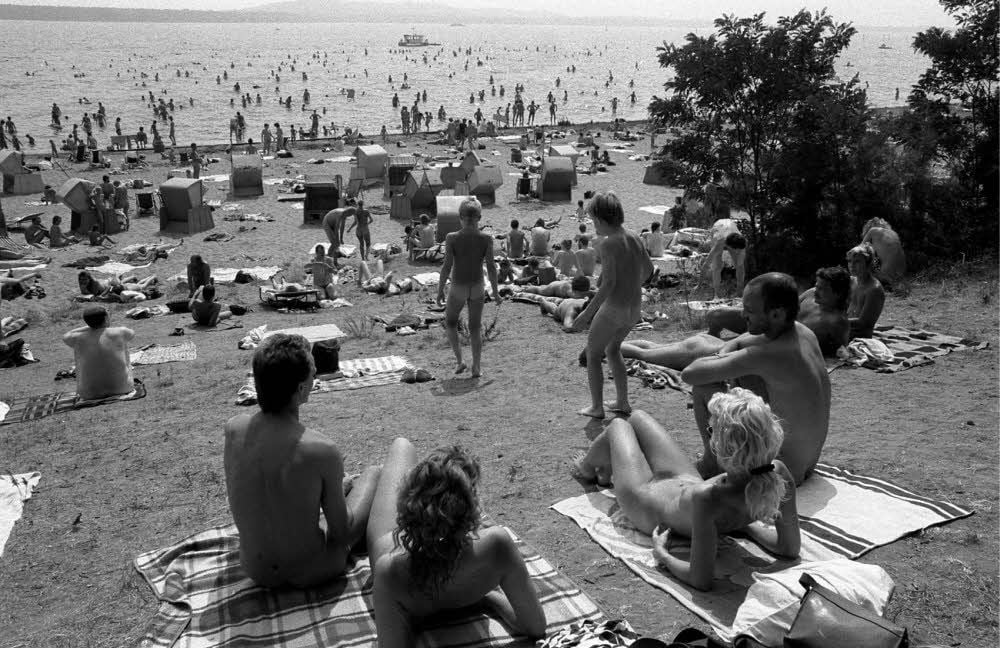 Baden am Müggelsee 1986: Die DDR-Freikörperkultur hat wohl dazu beigetragen, dass viele Ossis ein entspanntes Verhältnis zu ihrem Körper haben.