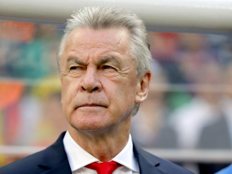 Ex-Trainer Ottmar Hitzfeld gratuliert dem BVB zur Rückholaktion von Mats Hummels. Foto: Robert Ghement/EPA