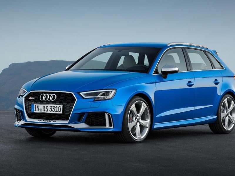 Das neue Aggregat im überarbeiteten Audi RS 3 Sportback leistet im Vergleich zum Vorgängermotor 24 kW/33 PS mehr und kann so maximal 294 kW/400 PS zur Verfügung stellen. Foto: Audi