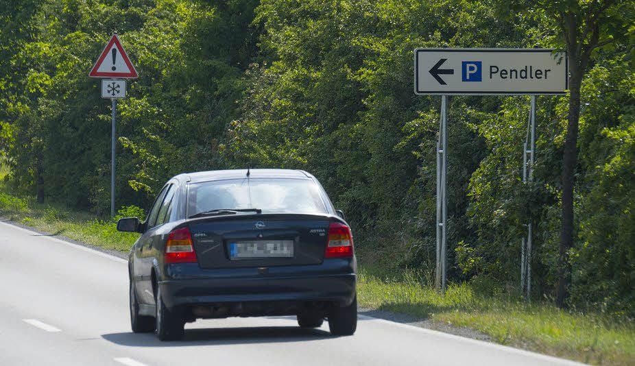 Am Hasenwinkel in Blankenburg sollen die Pendler eigentlich parken, doch der Weg von der B6 bis dahin ist vielen Autofahrern zu weit.