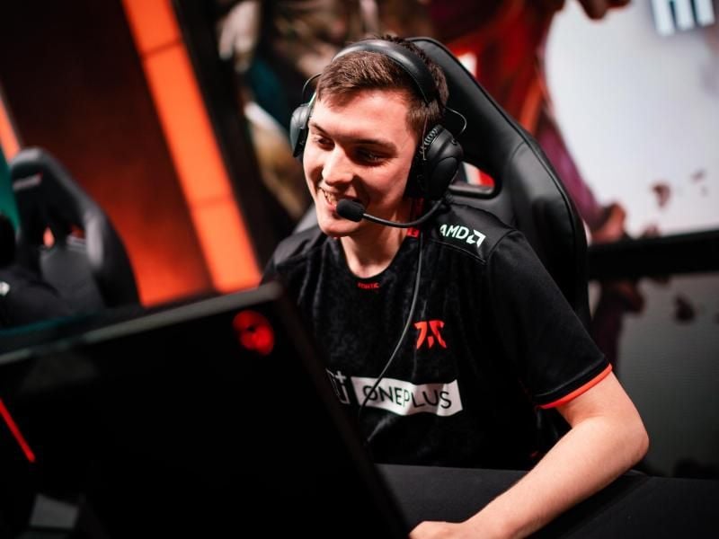 Jungler Oskar „Selfmade” Boderek war der Matchwinner in Fnatics knappen Sieg gegen G2. (Archivbild). Foto: Riot Games/dpa