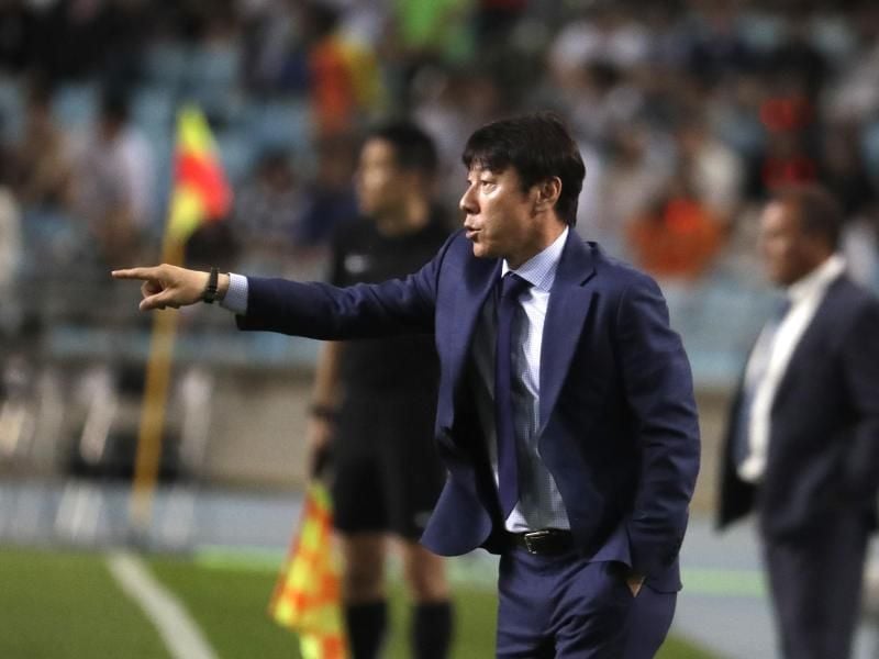Musste eine weitere Testspiel-Pleite hinnehmen: Südkorea-Coach Tae-Yong Shin. Foto: Lee Jin-Man/AP