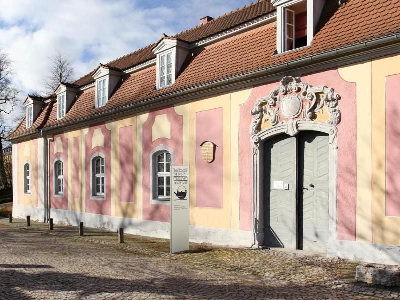 In dem Museum sind original Keramikwerke aus dem Bauhaus zu sehen. Foto: Keramik Museum Bürgel