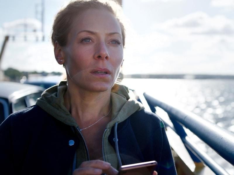 Maria Wern (Eva Röse) geht ein schauerlicher Mordfall sehr nahe, zumal die Alleinerziehende vor einem Burn-out steht. Die Folge „Vergeltung” wird am 13. April um 21.45 Uhr im Ersten ausgestrahlt. Foto: Rebecca Moen/ARD Degeto/Programmplanung und P