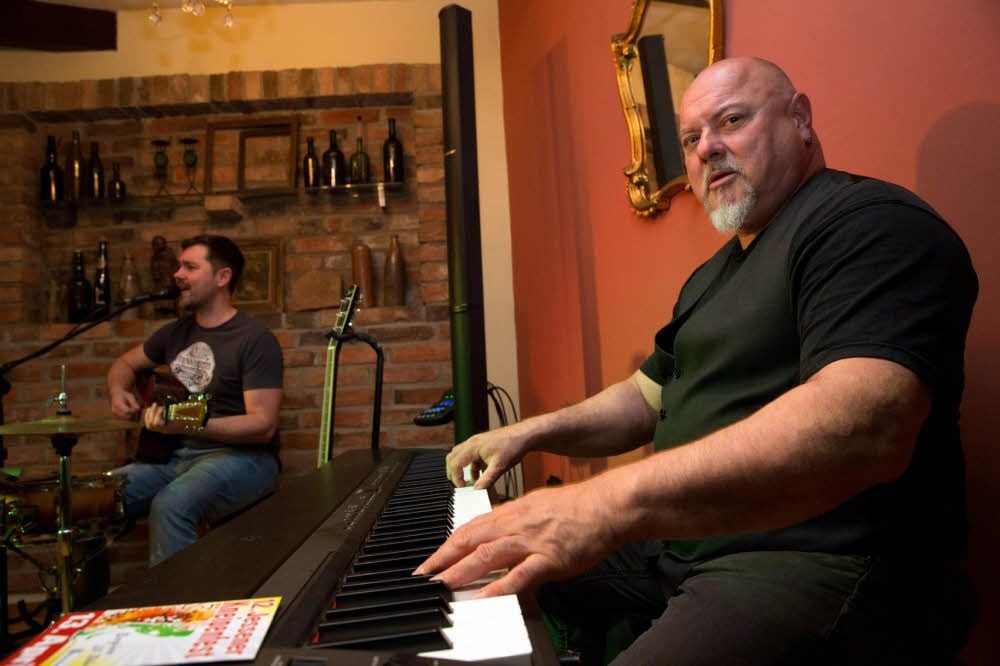 Denny Hertel (l.) und Mr. Smith sorgten für Bluesklänge bei Zwickers.