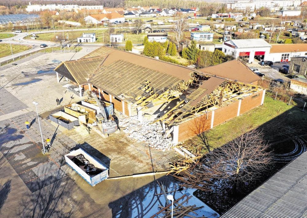Der Aldi-Supermarkt in Hettstedt muss für einen Neubau weichen. Dieser soll auf künftig 1.200 Quadratmeter erweitert werden.