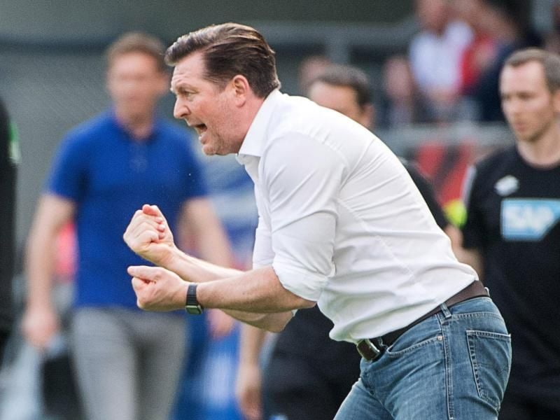 Will mit dem HSV das Wunder Klassenerhalt noch realisieren: Trainer Christian Titz. Foto: Sebastian Gollnow