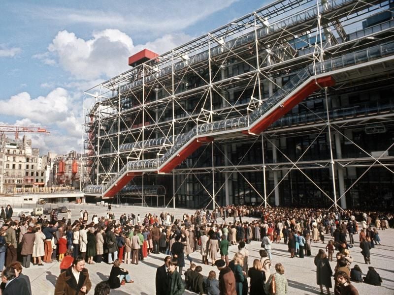 Lange Besucherschlangen vor dem Centre Pompidou in Paris - keine Seltenheit. Foto: Roland Witschel