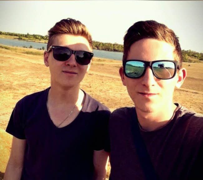 Rap-Duo „JoPa feat. AlAy“ vor der Kulisse der Goitzsche.