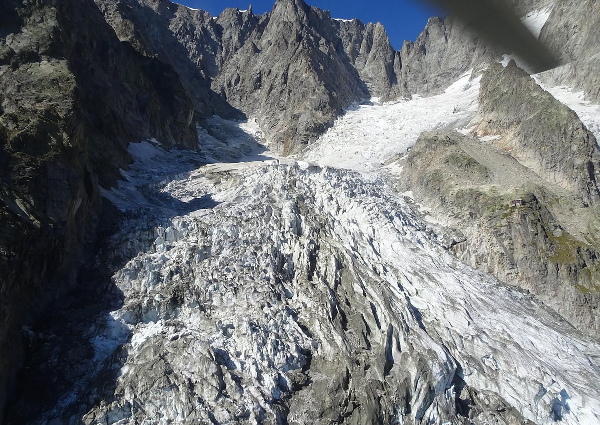 Auf dem Mont Blanc droht ein Gletscher einzustürzen.