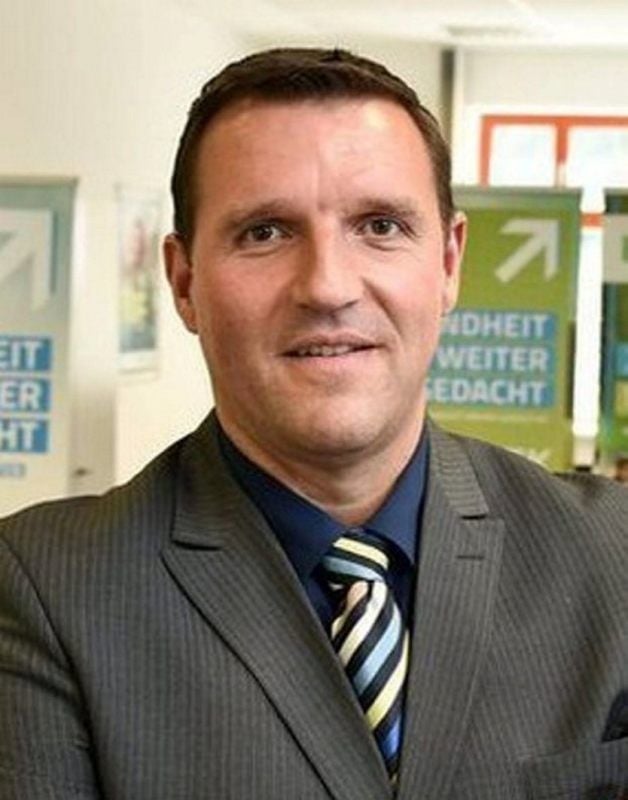 Barmer-Regionalleiter Dirk Hebestreit warnt vor Trickbetrügern, die sich per Telefon melden.