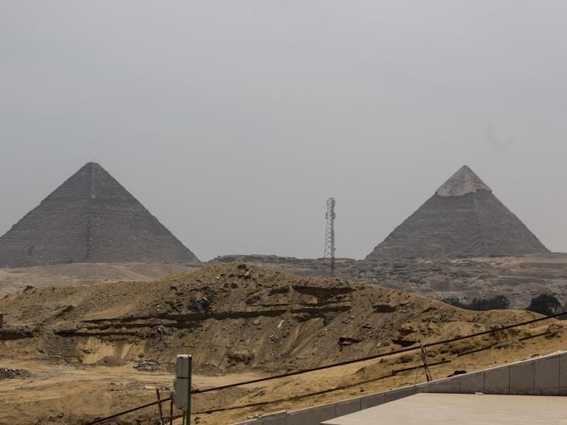 Die Baustelle des Großen Ägyptischen Museums direkt vor den Pyramiden von Giseh. Foto: Gehad Hamdy