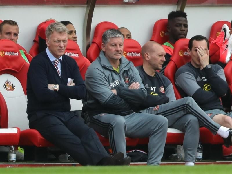 Das Team von Trainer David Moyes (l.) steht als erster Premier-League-Absteiger fest. Foto: Owen Humphreys/Archiv